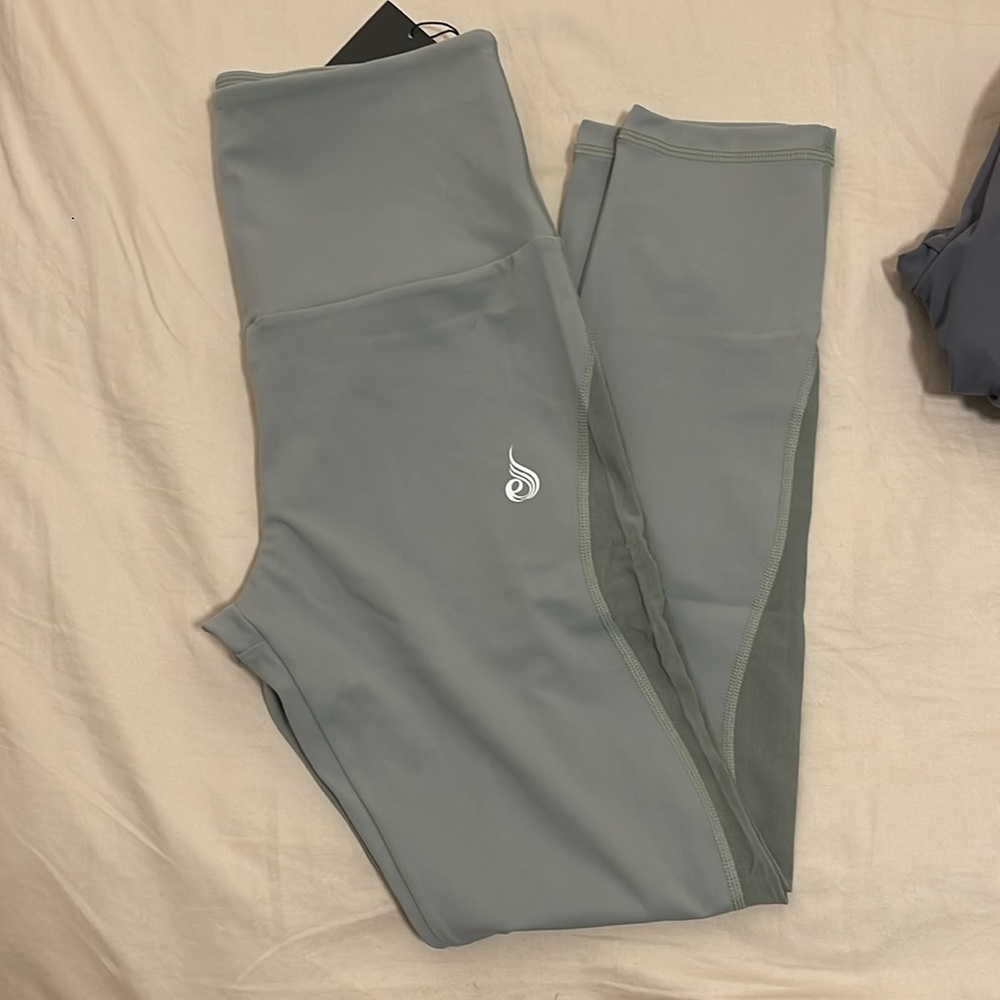 Women's Gray and Dark Gray Leggings - Picture 5 of 7